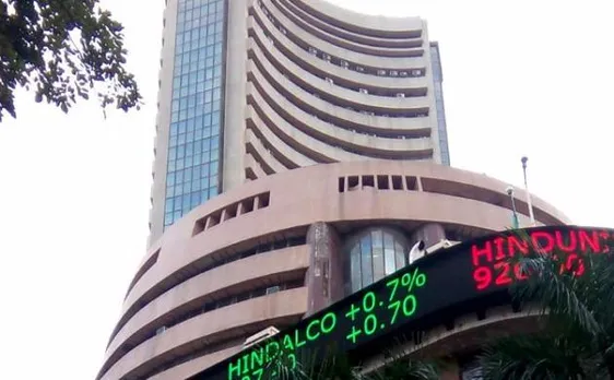 Market shows traction,Sensex retakes 26k on oil, global bounce