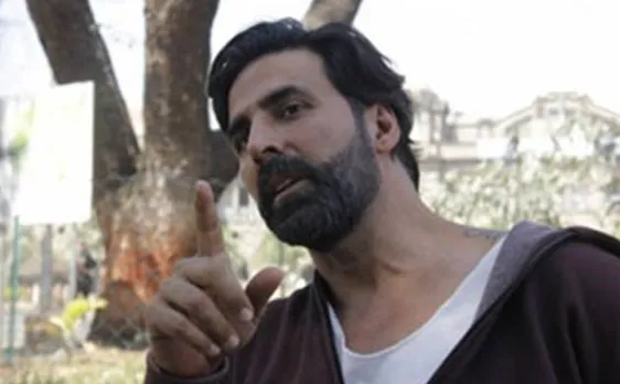  Akshay Kumar apologises after bodyguard punches fan 	