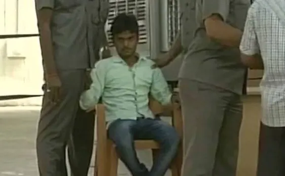 Youth tries to fling chappal towards Nitish at 'Janata Darbar'
