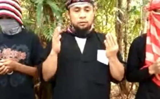 Philippine militants threaten hostages in video warning