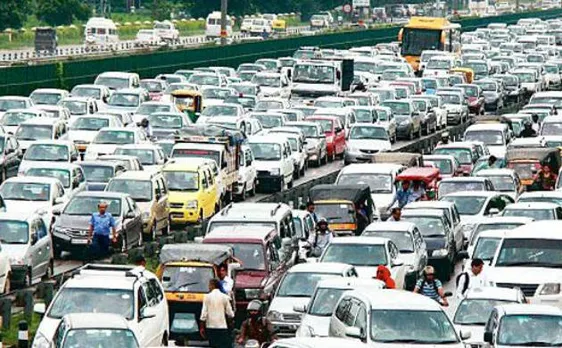 Huge traffic jam in Delhi as taxi drivers protest against ban on diesel vehicles