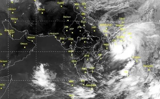 Cyclone Roanu reaches Bangladesh, MeT withdraws WB rain warning
