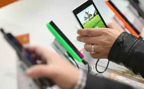 Women more addicted to smartphones than men: Study