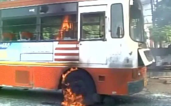 Agitated Vadodara residents protest against VMCâ€™s encroachment drive