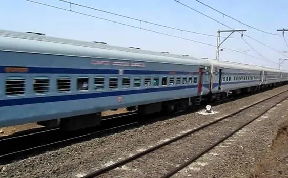 Man pushes woman out of ladies coach of Gorakhpur Express