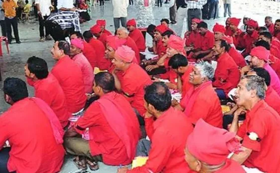 984 graduates, five MPhil candidates apply for porters' posts!