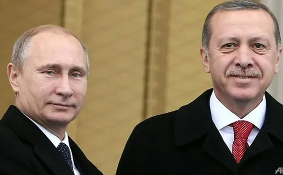 Putin officially lifts Turkey tourism ban