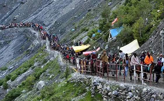 Over 13,000 pilgrims pay obeisance at Amarnath cave shrine