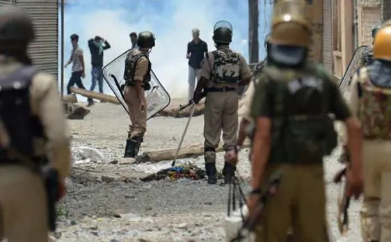 Kashmir clashes, Day 3: Death toll climbs to 23, life paralysed