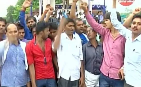 BSP workers in Lucknow demand action against Dayashankar Singh