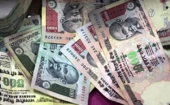 Rupee recovers 8 paise vs USD, ends at 67.27