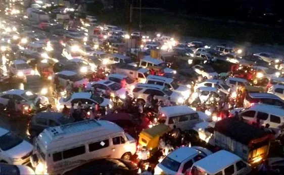 Massive traffic jam in Gurgaon leaves passengers stranded for hours, schools shut