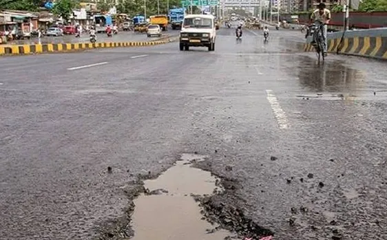 Motorcyclist beheaded after falling in pothole, AAP govt blames Delhi Police 