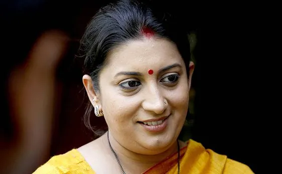 Smriti Irani weaves magic on Twitter with #IWearHandloom; celebs, politicians follow trend