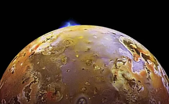 Lo has a thin layer atmosphere that settles in giant planet's shadow