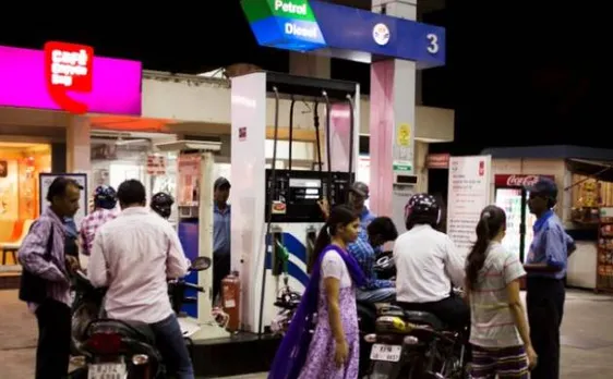 Maharashtra govt scraps 'no helmet, no fuel rule'