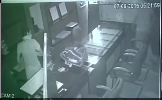 Caught on Camera: Thieves rob jewellery showroom in Agra, cops releases video footage