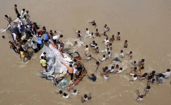 40 students rescued as bus plunges into river