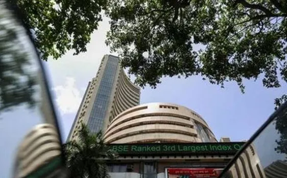 Raghuram Rajan keeps rates unchanged, Sensex stays in red