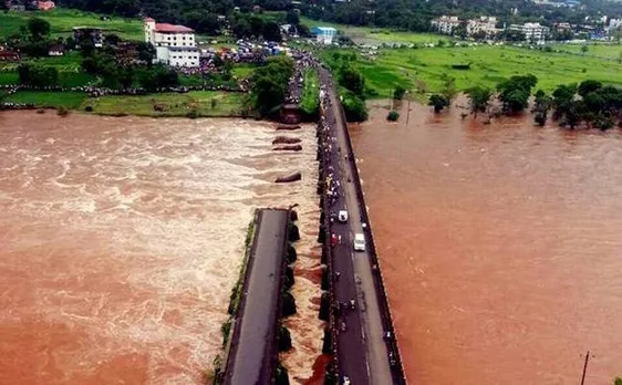 Naval divers find wreckage of two buses near collapsed bridge in Mahad
