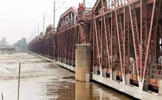 Yamuna crosses danger level in Delhi after Haryana barrage releases water