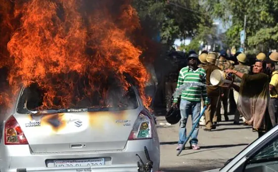 Muzaffarnagar: Minor girl crushed to death, locals set the vehicle afire