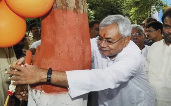 Raksha Bandhan: Nitish Kumar ties rakhi to tree to promote awareness on environment