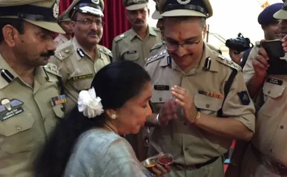 Legendary singer Asha Bhosle celebrates Raksha Bandhan with Indian Army 