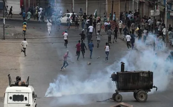 25 injured in fresh clashes in Kashmir, death toll rises to 68