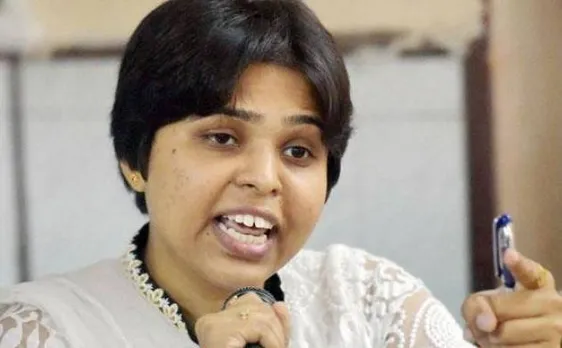 Activist Trupti Desai visits Haji Ali dargah, offers prayer at holy shrine