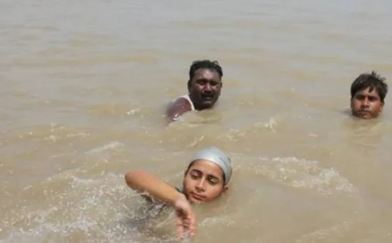 11-year-old girl swims across Ganga, dreams to represent India in swimming in next Olympics