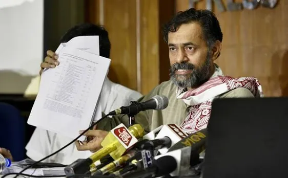 Swaraj Abhiyan accuses CM Kejriwal of nodding 399 liquor outlets in Delhi