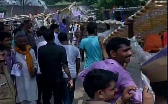 Congress red-faced as â€˜Khatsâ€™ vanish after Rahulâ€™s â€˜Sabhaâ€™