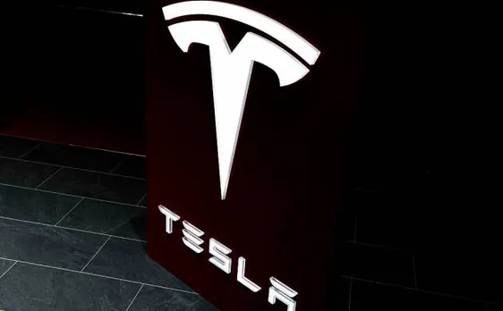 After probing Dutch fatal crash, Tesla says auto-pilot not on