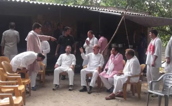 Live: Congress VP Rahul Gandhi meets Mahant Gyandas, seeks blessings for UP assembly elections