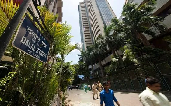 Stock Markets remain flat, Pharma and FMCG sectors gain