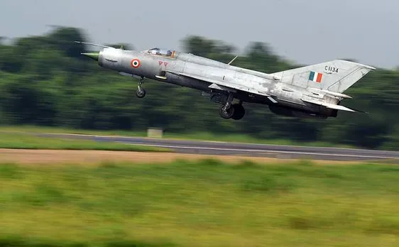 MiG-21 fighter jet makes emergency landing at Srinagar Airport due to technial snag
