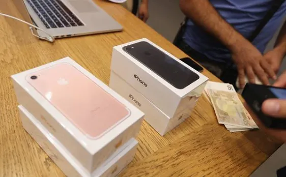 Son of Chinese billionaire buys 8 iphone 7 worth $9,584 for dog on day of its release
