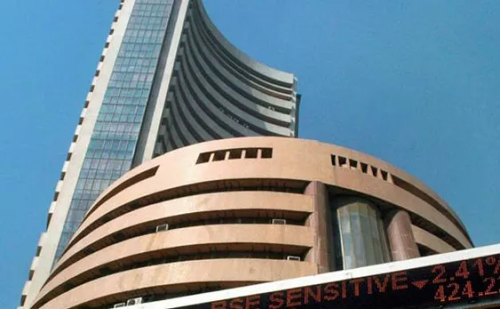 Sensex falls back into red, plummets 105 pts as banks weigh