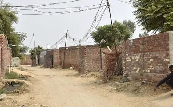 Villages near LoC bear deserted look after shelling, firing