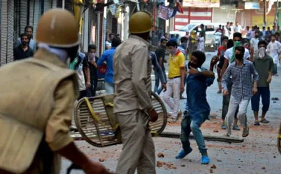 Kashmir unrest: Pakistan condemns arrest of Hurriyat leaders, urges India to release them