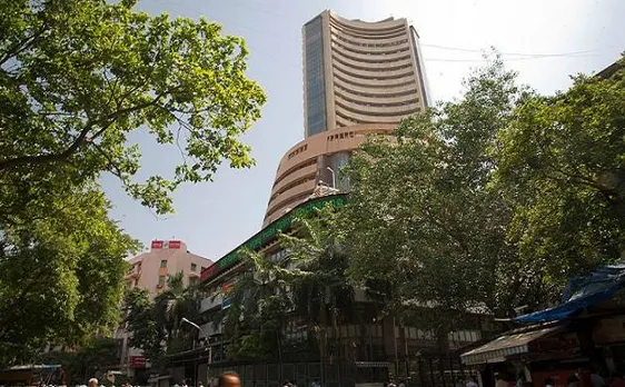 Indian stock markets fall owing to selling pressure in blue-chips stocks