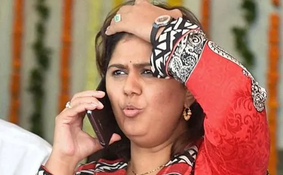 Maharashtra minister Pankaja Munde lands into fresh controversy over â€˜threatâ€™ audio clip