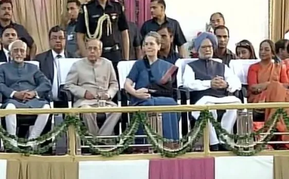 President Pranab Mukherjee, Sonia Gandhi, other leaders celebrate Dussehra in Delhi