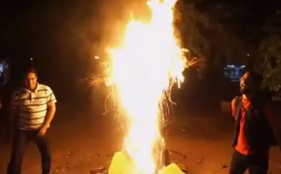 Watch Video: Students at JNU dub PM Narendra Modi and Amit Shah as 'Ravana', burn their effigies