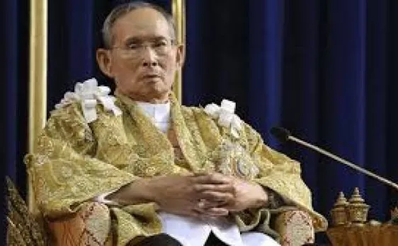 Thai king Bhumibol Adulyadej's body at Grand Palace for people to pay respects