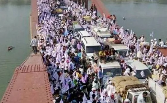 Varanasi stampede on Ganga bridge leaves 25 dead, UP CM Akhilesh Yadav orders probe