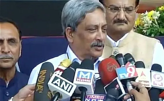 Army giving befitting reply to ceasefire violations: Defence Minister Parrikar