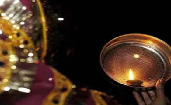 Karwa Chauth 2016: Here's why women use sieve to see the moon