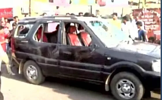 Watch: Stone pelted at Union Minister Babul Supriyo's convoy in Asansol 